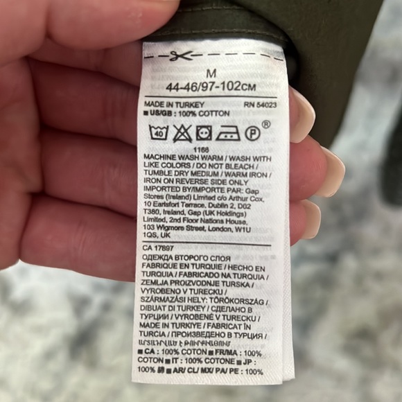 Banana Republic Slim Fit dress shirt. Size medium. Excellent condition. - Picture 4 of 5